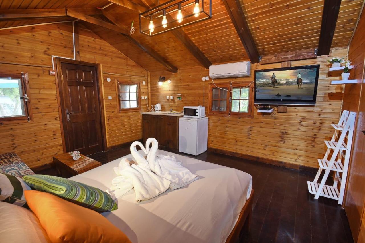 פינה במעיין Villa Mishmār Hāyardin Bagian luar foto